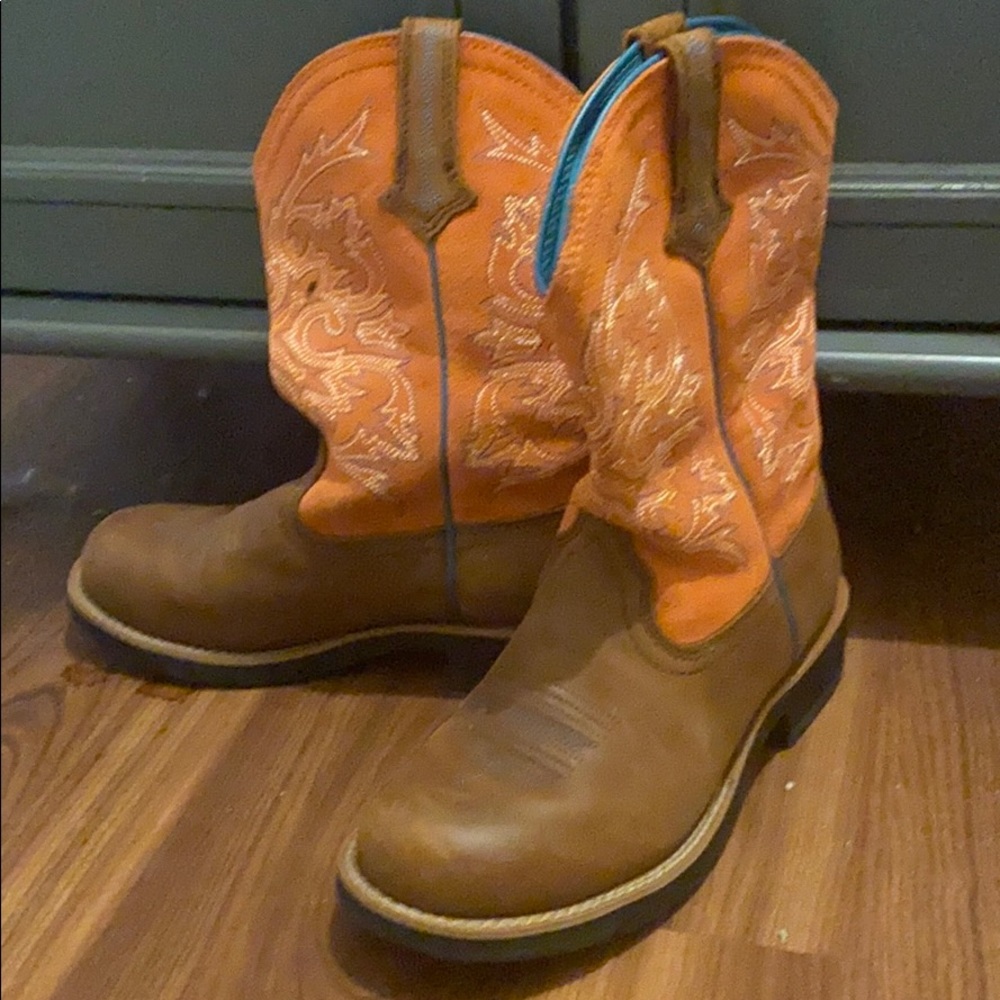 Ariat cowboots size 6